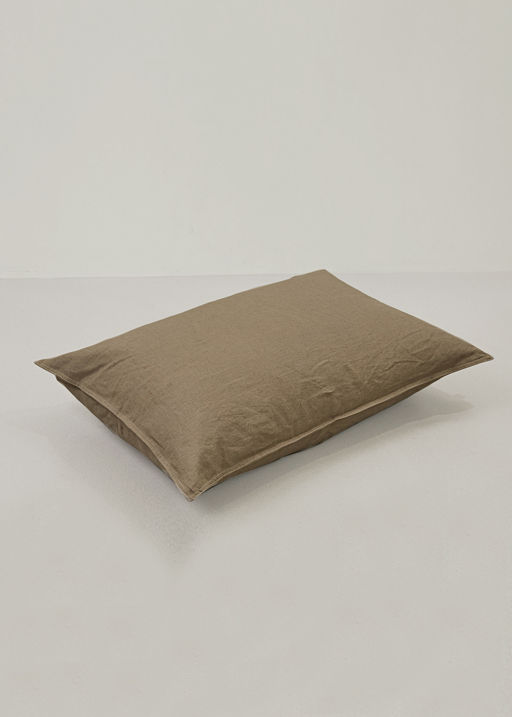 easy linen pillow cover, wood